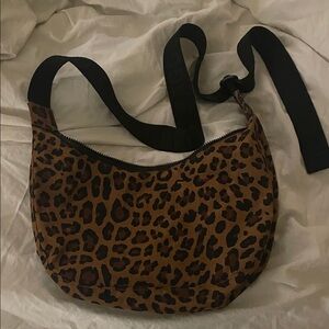 Baggu Medium Crescent in Leopard